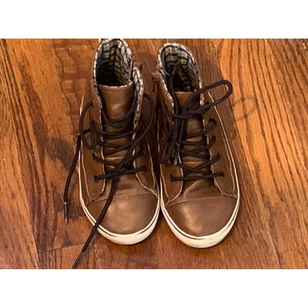 Toys R Us Fall Brown Boots: Smoke Free Home​​